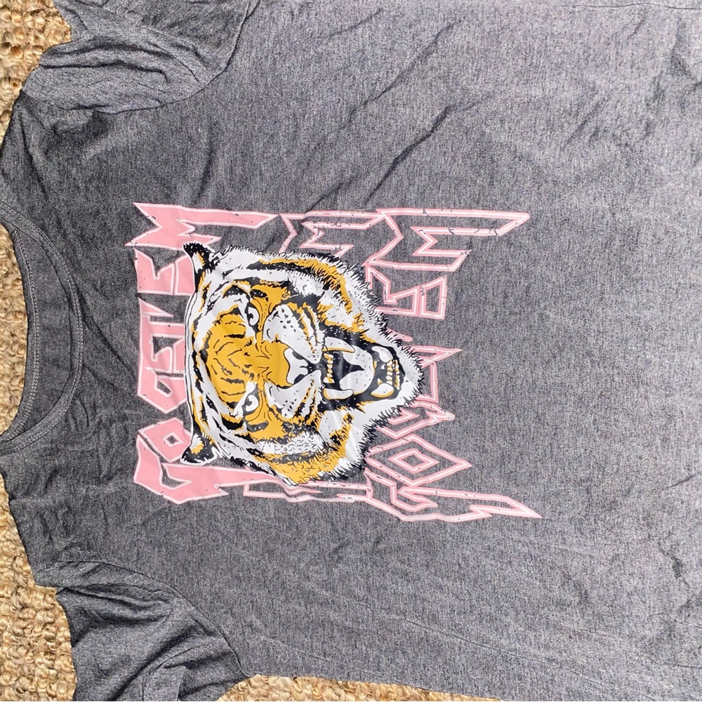 Graphic tee